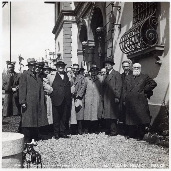 Fiera di Milano - Campionaria 1935 - Visita di un gruppo di industriali chimici