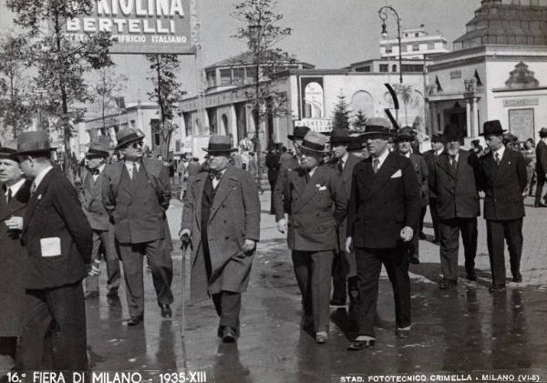 Fiera di Milano - Campionaria 1935 - Visita di un gruppo di industriali francesi