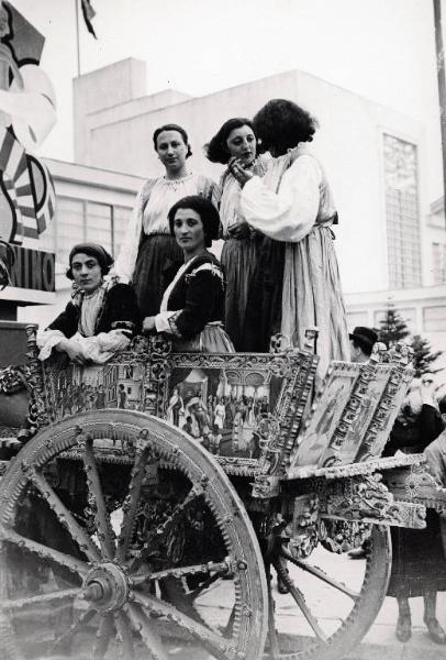 Fiera di Milano - Campionaria 1935 - Manifestazione folclorica