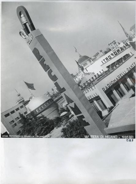 Fiera di Milano - Campionaria 1935 - Installazione pubblicitaria della CLAN (Creazioni lancio articoli novità)