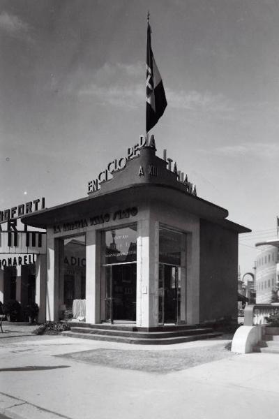 Fiera di Milano - Campionaria 1935 - Padiglione della Enciclopedia italiana Treccani - Esterno