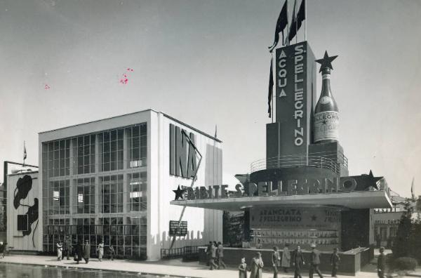 Fiera di Milano - Campionaria 1935 - Padiglione dell'INA (Istituto nazionale assicurazioni) e chiosco dell'acqua San Pellegrino - Esterno