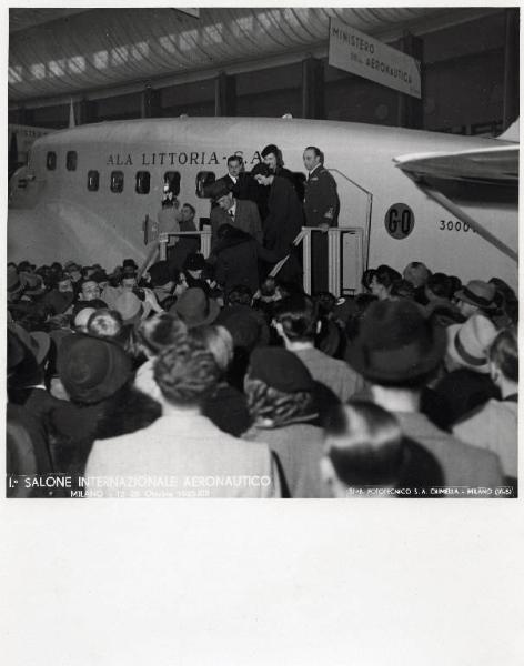 Fiera di Milano - Salone internazionale aeronautico 1935 - Visita di Maria José di Savoia principessa di Piemonte