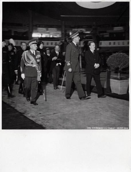 Fiera di Milano - Salone internazionale aeronautico 1935 - Visita del duca d'Aosta Amedeo di Savoia in occasione dell'inaugurazione