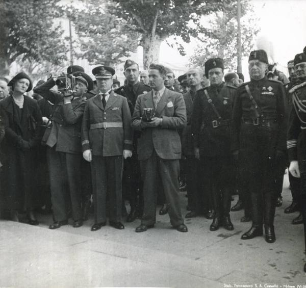 Fiera di Milano - Salone internazionale aeronautico 1935 - Visita del duca d'Aosta Amedeo di Savoia in occasione dell'inaugurazione