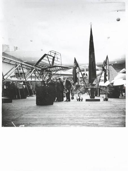 Fiera di Milano - Salone internazionale aeronautico 1935 - Visita del duca d'Aosta Amedeo di Savoia in occasione dell'inaugurazione