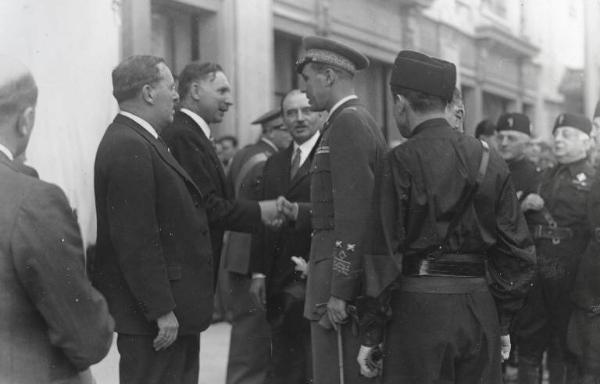 Fiera di Milano - Salone internazionale aeronautico 1935 - Visita del duca d'Aosta Amedeo di Savoia in occasione dell'inaugurazione