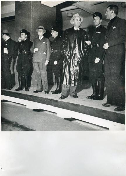 Fiera di Milano - Salone internazionale aeronautico 1935 - Visita del prefetto di Milano Riccardo Motta e del Federale di Milano Rino Parenti ai lavori di preparazione