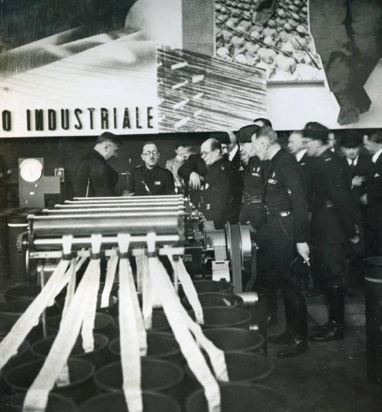 Fiera di Milano - Campionaria 1936 - Visita del ministro delle comunicazioni Antonio Stefano Benni in occasione della inaugurazione