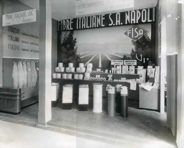 Fiera di Milano - Campionaria 1936 - Padiglione dei tessili e dell'abbigliamento - Stand di filati della FISA (Fibre italiane società anonima)