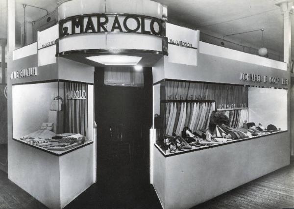 Fiera di Milano - Campionaria 1936 - Padiglione delle industrie del cuoio - Stand della ditta G. Maraolo