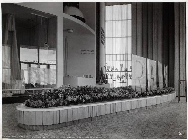 Fiera di Milano - Campionaria 1936 - Padiglione della Italrayon - Sala interna