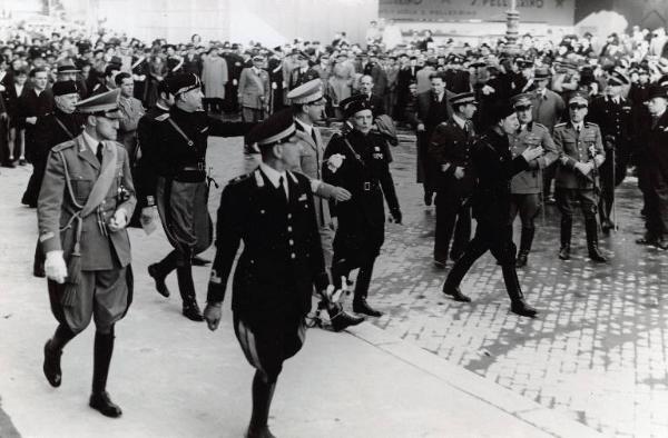 Fiera di Milano - Campionaria 1937 - Visita del principe di Piemonte Umberto II di Savoia