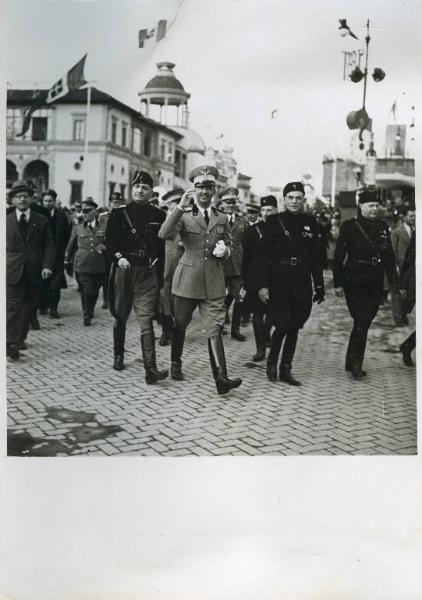 Fiera di Milano - Campionaria 1937 - Visita del principe di Piemonte Umberto II di Savoia