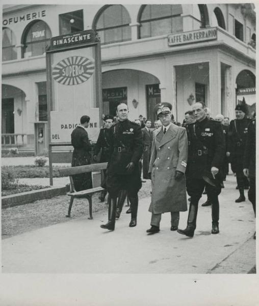 Fiera di Milano - Campionaria 1937 - Visita del duca di Bergamo Adalberto di Savoia