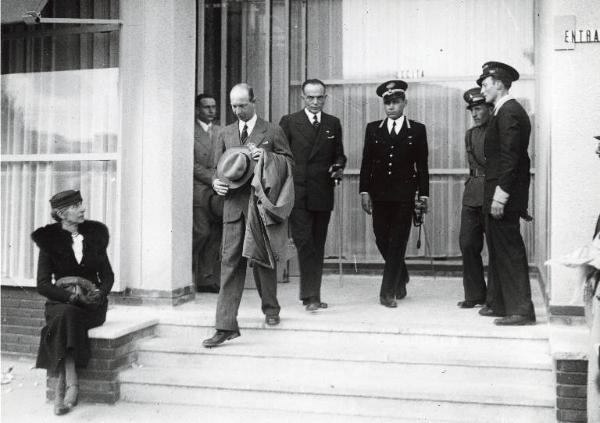 Fiera di Milano - Campionaria 1937 - Visita del duca di Ancona Eugenio di Savoia