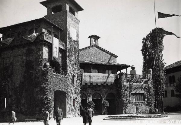 Fiera di Milano - Campionaria 1937 - Padiglione Arnaldo Mussolini (padiglione dell'agricoltura), sede della Mostra dell'alimentazione del bestiame - Esterno