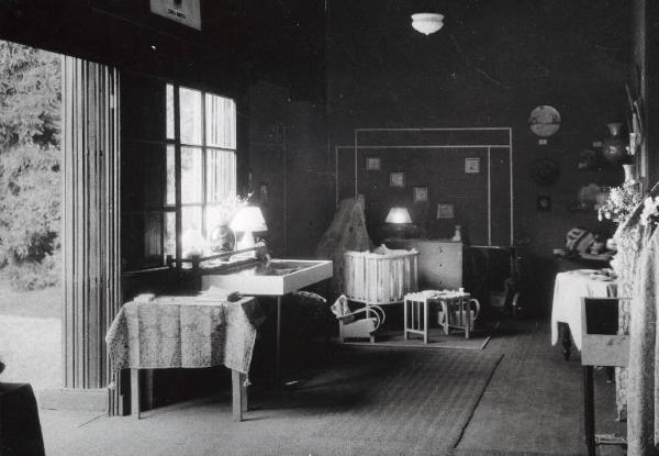 Fiera di Milano - Campionaria 1937 - Stand di mobili per l'infanzia