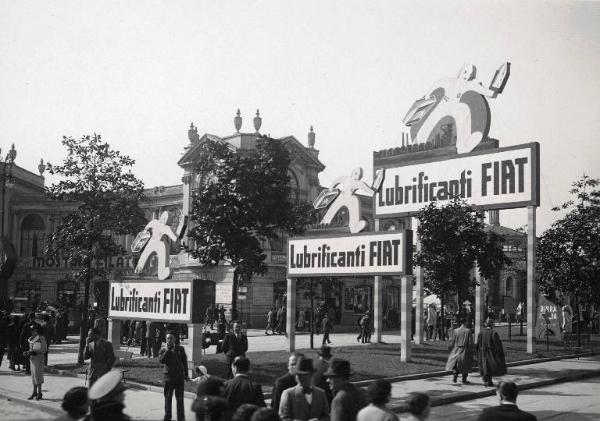 Fiera di Milano - Campionaria 1937 - Sagome pubblicitarie dei lubrificanti Fiat