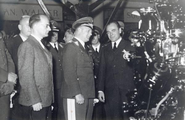 Fiera di Milano - Salone internazionale aeronautico 1937 - Visita del feldmaresciallo Erhard Milch