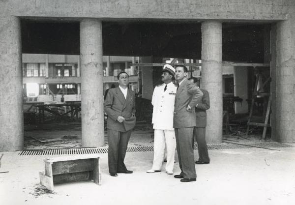 Fiera di Milano - Palazzo dello sport - Lavori di rifacimento del salone centrale - Visita del generale Felice Porro