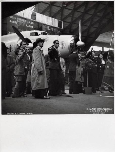 Fiera di Milano - Salone internazionale aeronautico 1937 - Settore italiano - Visitatori