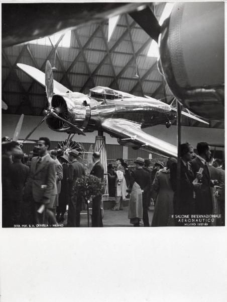 Fiera di Milano - Salone internazionale aeronautico 1937 - Settore italiano - Visitatori