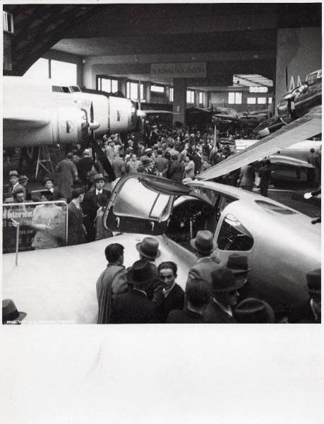 Fiera di Milano - Salone internazionale aeronautico 1937 - Settore italiano - Visitatori