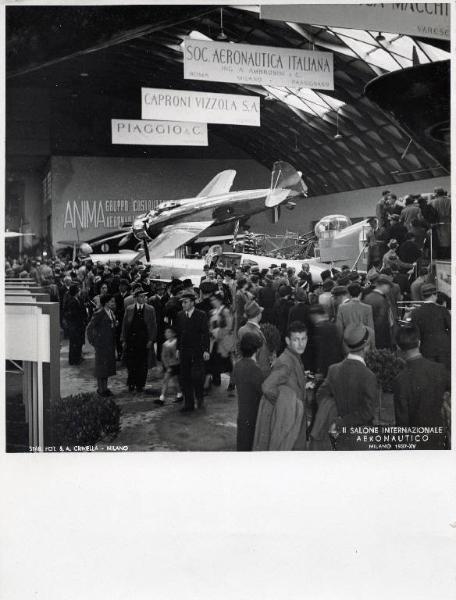 Fiera di Milano - Salone internazionale aeronautico 1937 - Settore italiano - Visitatori