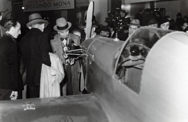 Fiera di Milano - Salone internazionale aeronautico 1937 - Settore italiano - Visitatori