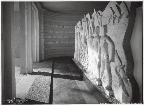 Fiera di Milano - Palazzo dello sport, sede del Salone internazionale aeronautico 1937 - Monumento scultoreo di Giuseppe Ursi