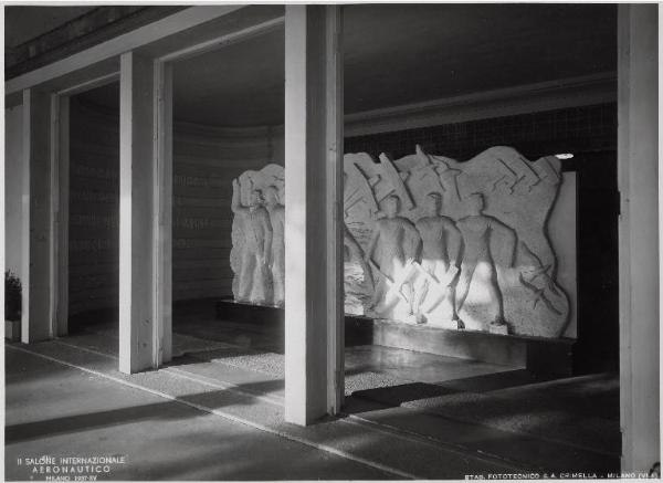 Fiera di Milano - Palazzo dello sport, sede del Salone internazionale aeronautico 1937 - Monumento scultoreo di Giuseppe Ursi