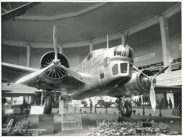 Fiera di Milano - Salone internazionale aeronautico 1937 - Settore italiano