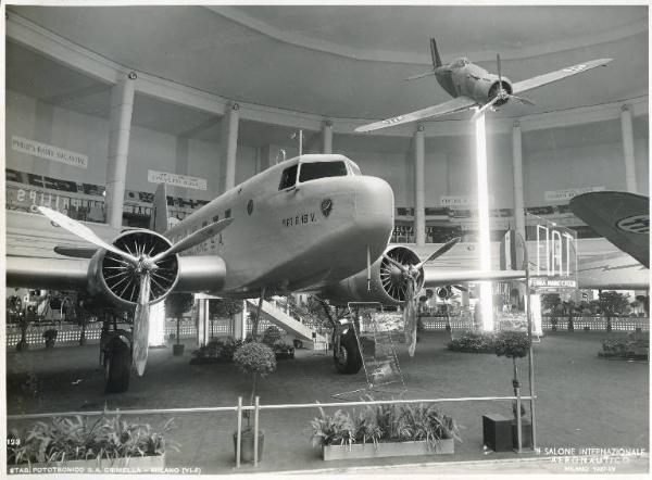 Fiera di Milano - Salone internazionale aeronautico 1937 - Settore italiano