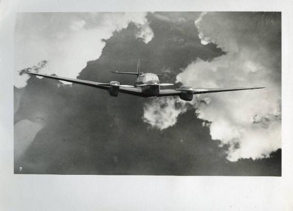 Fiera di Milano - Salone internazionale aeronautico 1937 - Settore italiano