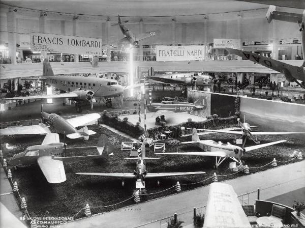 Fiera di Milano - Salone internazionale aeronautico 1937 - Settore italiano