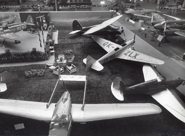 Fiera di Milano - Salone internazionale aeronautico 1937 - Settore estero