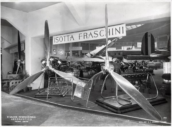 Fiera di Milano - Salone internazionale aeronautico 1937 - Settore italiano - Stand di motori della Isotta Fraschini