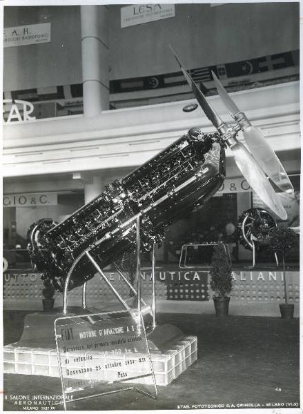 Fiera di Milano - Salone internazionale aeronautico 1937 - Settore italiano - Motore della Fiat