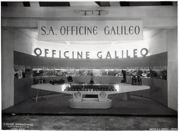 Fiera di Milano - Salone internazionale aeronautico 1937 - Settore accessori, strumenti e materie prime lavorate e semilavorate - Stand di apparecchi ottici della S.A. Officine Galileo