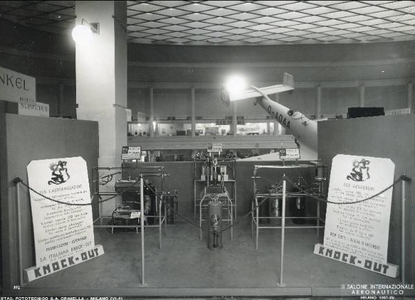 Fiera di Milano - Salone internazionale aeronautico 1937 - Settore accessori, strumenti e materie prime lavorate e semilavorate - Stand di estintori della S. A. italiana Knock-Out