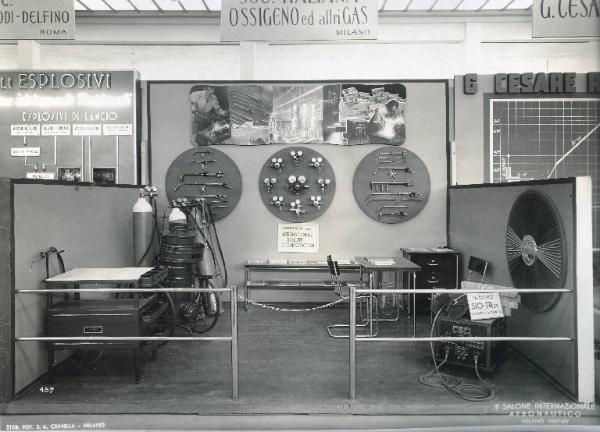 Fiera di Milano - Salone internazionale aeronautico 1937 - Settore accessori, strumenti e materie prime lavorate e semilavorate - Stand della Società italiana ossigeno ed altri gas