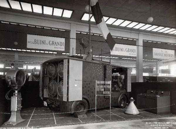 Fiera di Milano - Salone internazionale aeronautico 1937 - Settore accessori, strumenti e materie prime lavorate e semilavorate - Stand di impianti per voli della ditta Ingg. Buini & Grandi