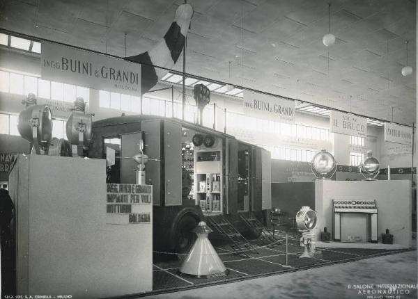 Fiera di Milano - Salone internazionale aeronautico 1937 - Settore accessori, strumenti e materie prime lavorate e semilavorate - Stand di impianti per voli della ditta Ingg. Buini & Grandi