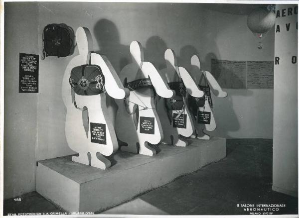 Fiera di Milano - Salone internazionale aeronautico 1937 - Settore accessori, strumenti e materie prime lavorate e semilavorate - Stand di paracadute della Aerostatica Avorio