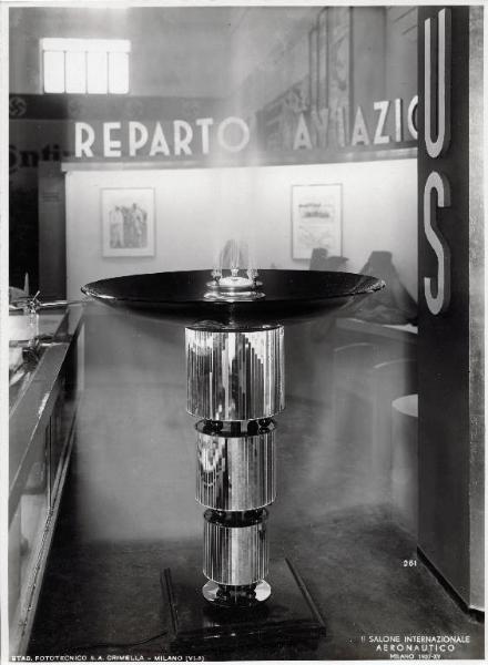 Fiera di Milano - Salone internazionale aeronautico 1937 - Settore accessori, strumenti e materie prime lavorate e semilavorate - Stand