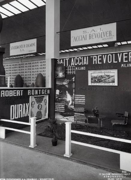 Fiera di Milano - Salone internazionale aeronautico 1937 - Settore accessori, strumenti e materie prime lavorate e semilavorate - Stand della S.A. Italiana acciai "Revolver"