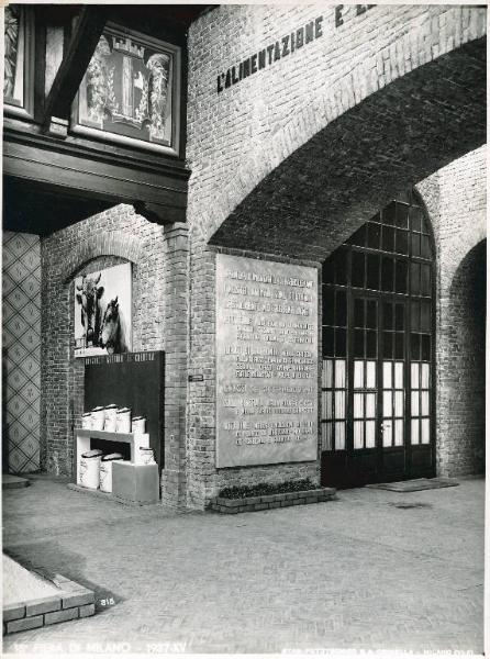 Fiera di Milano - Campionaria 1937 - Padiglione Arnaldo Mussolini (padiglione dell'agricoltura) - Mostra dell'alimentazione del bestiame - Sala