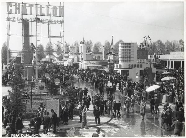 Fiera di Milano - Campionaria 1938 - Viale dell'agricoltura - Folla di visitatori
