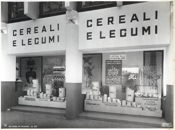 Fiera di Milano - Campionaria 1938 - Padiglione Arnaldo Mussolini (padiglione dell'agricoltura) - Mostra dell'autarchia agricola - Stand di cereali e lugumi
